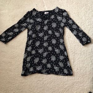 NEVER WORN Black Printed Slight V-Neck Shift Dress